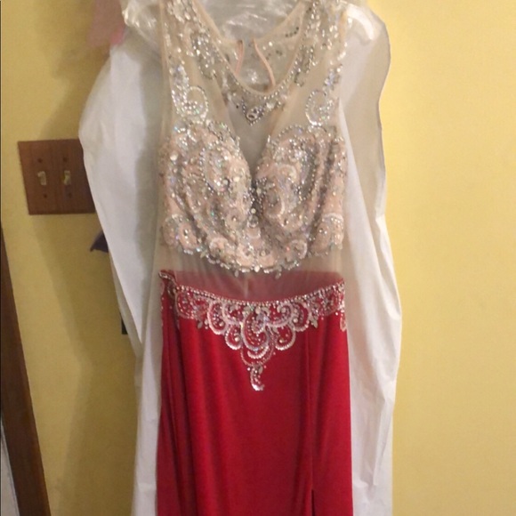 Formal dress - Picture 1 of 2